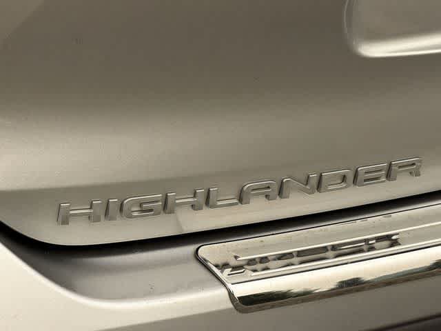 Used 2023 Toyota Highlander LE w/ Protection Package #3 (TMS) FWD image 26