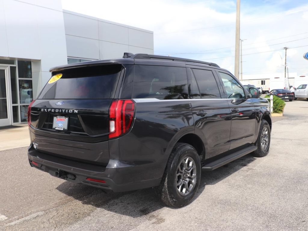 Used 2025 Ford Expedition Active RWD image 16