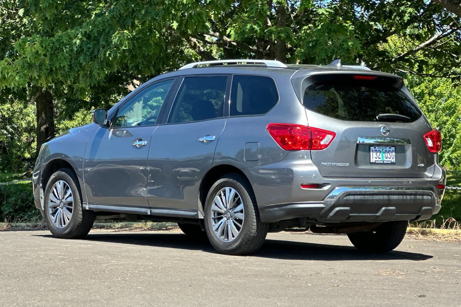 Used 2020 Nissan Pathfinder S AWD/4WD image 6