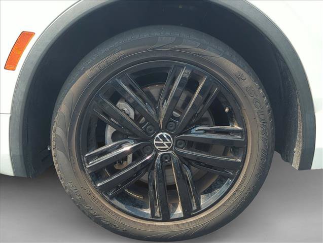 Used 2022 Volkswagen Tiguan SE R-Line FWD image 17