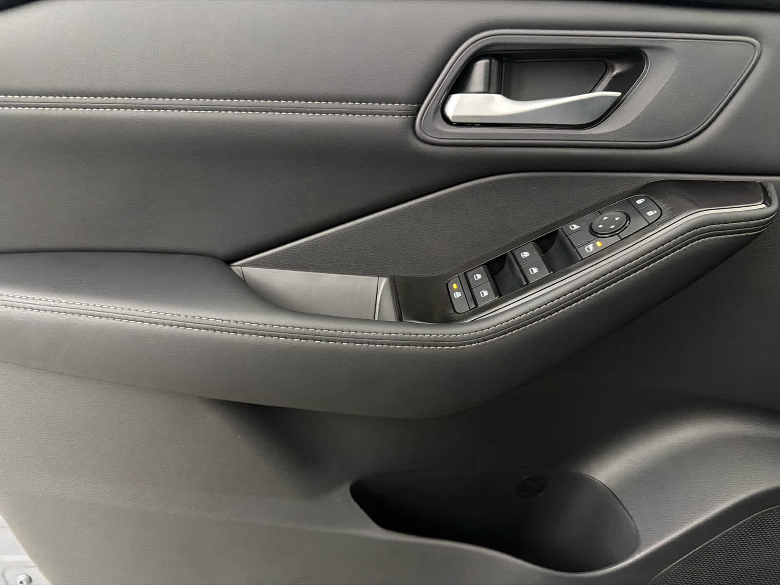 New 2026 Nissan Rogue Dark Armor FWD image 22