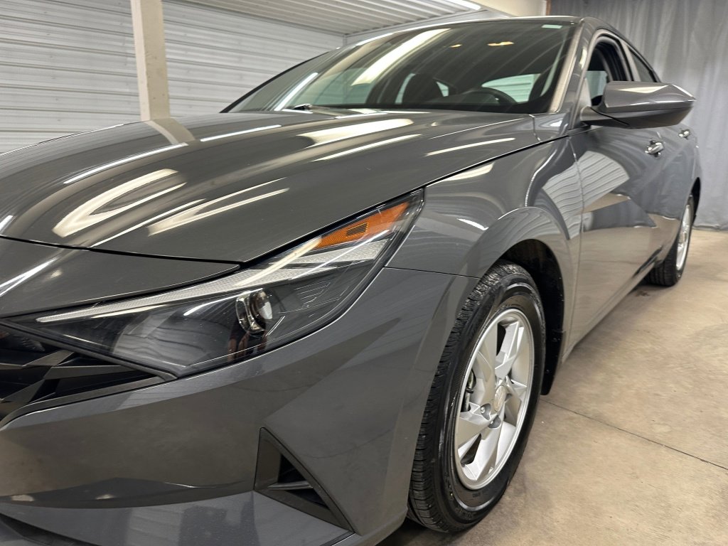 Used 2023 Hyundai Elantra SE image 28