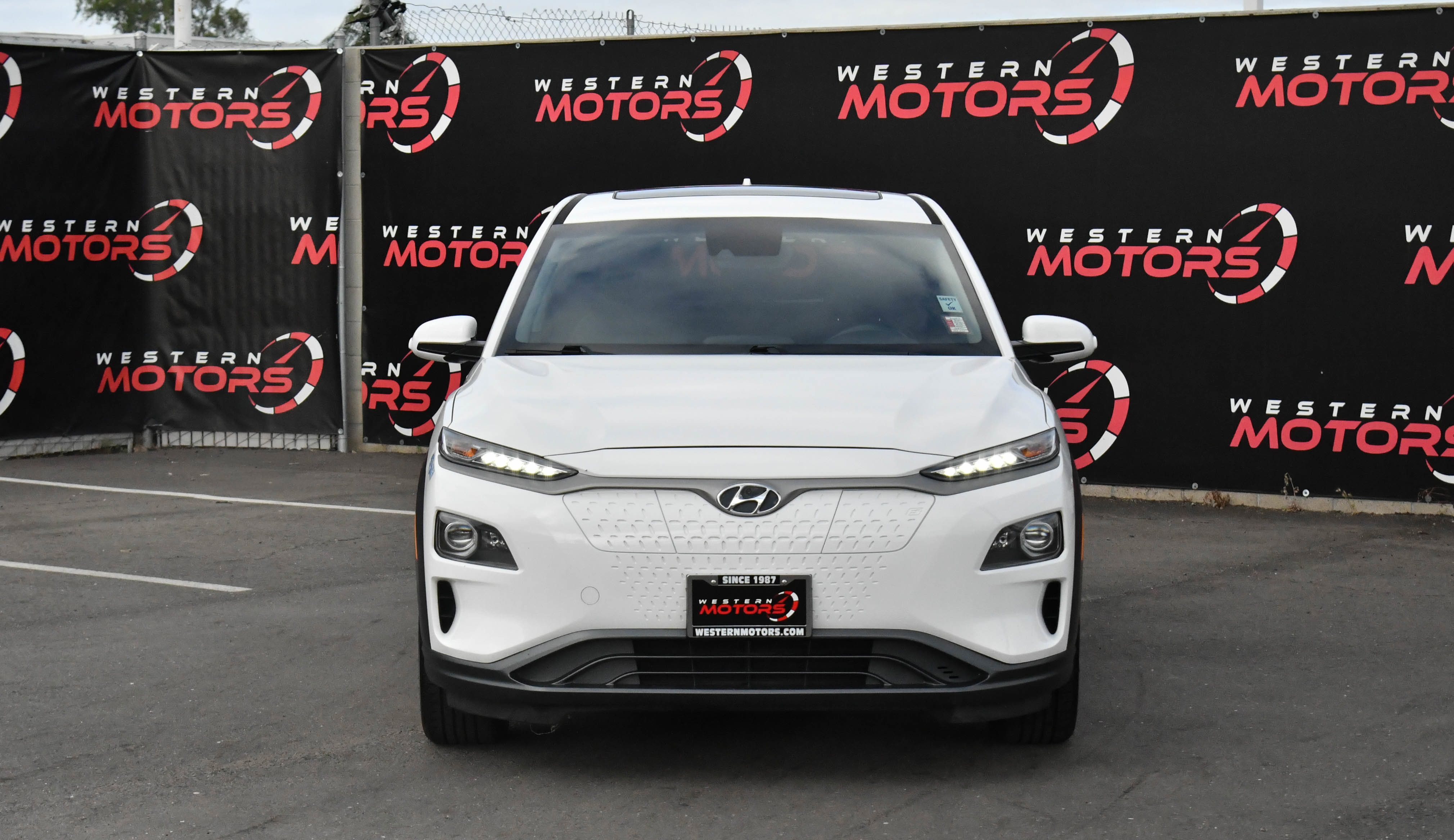 Used 2021 Hyundai Kona Limited FWD image 2