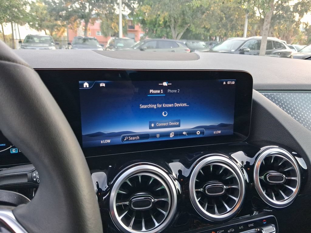 Used 2025 Mercedes-Benz GLA 250 4MATIC w/ Winter Package image 21
