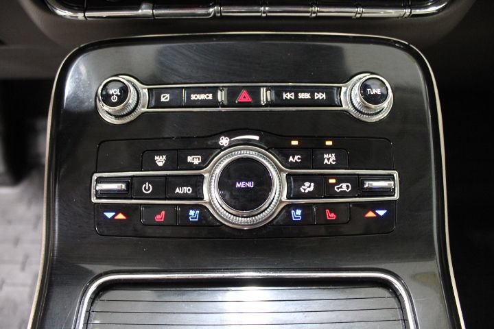 Used 2022 Lincoln Nautilus Reserve AWD/4WD image 39