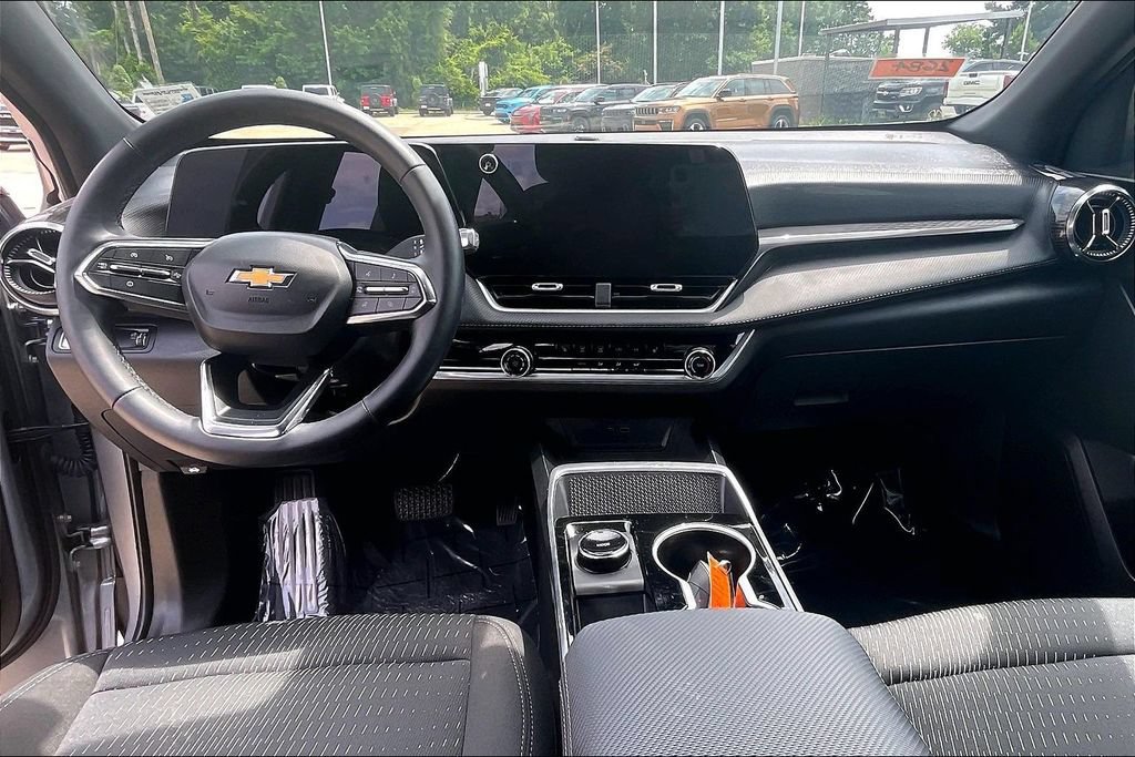 Used 2026 Chevrolet Equinox LT FWD image 12