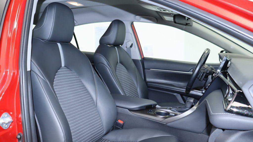 Used 2024 Toyota Camry SE w/ Cold Weather Package FWD image 23