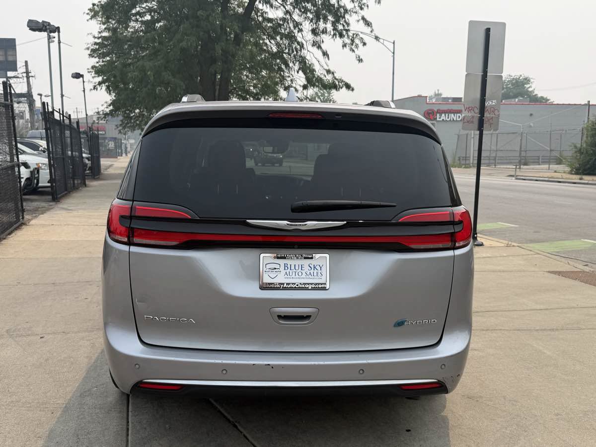 Used 2021 Chrysler Pacifica Touring-L FWD image 6