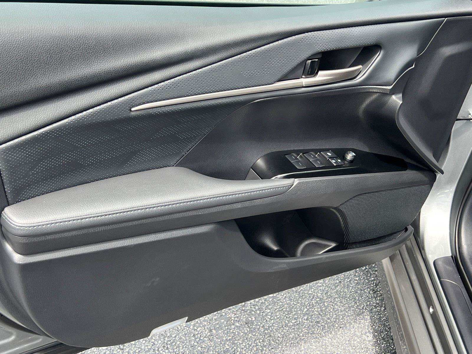 Used 2025 Toyota Camry XSE FWD image 10