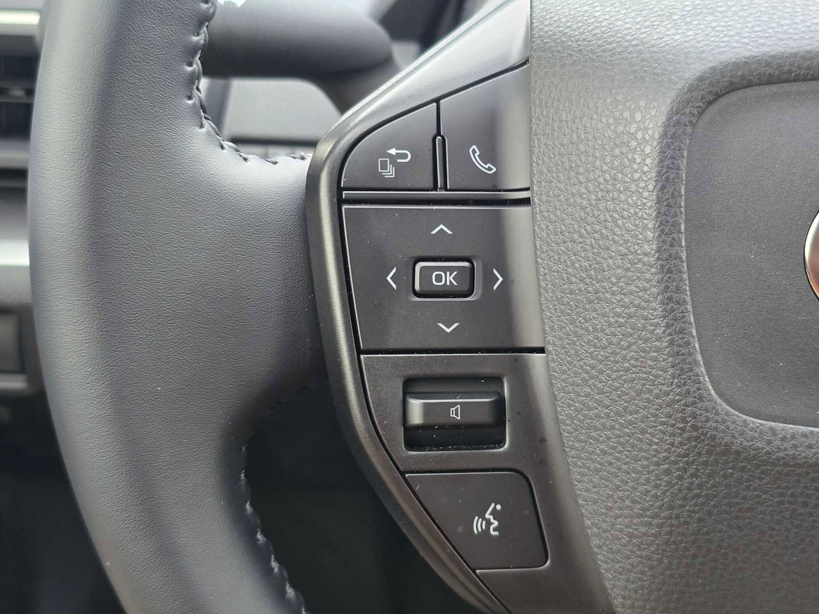 Used 2026 Toyota Prius LE image 32