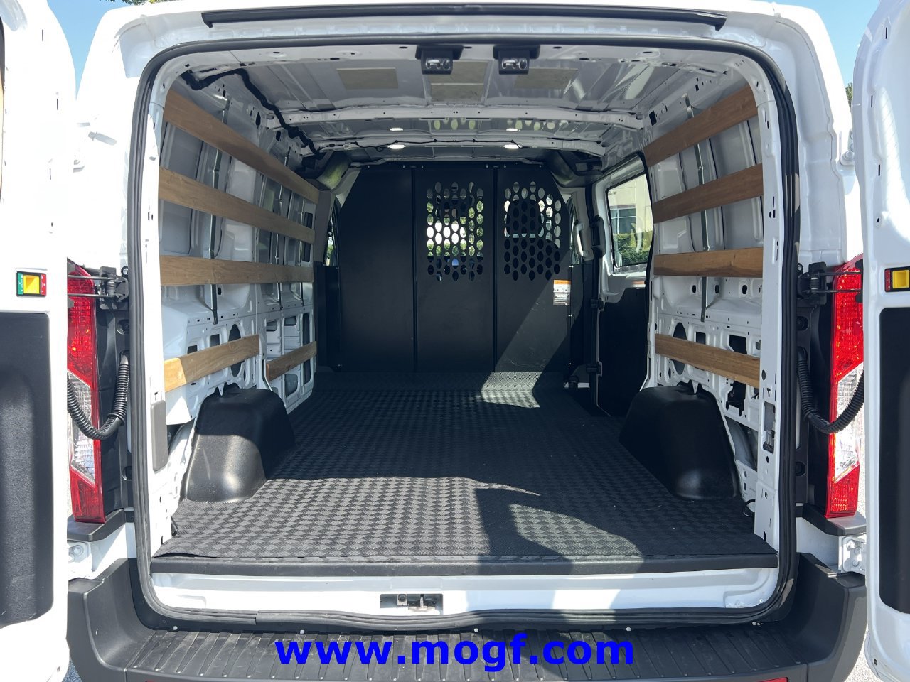 Used 2025 Ford Transit 250 Low Roof w/ Exterior Upgrade Package RWD image 19