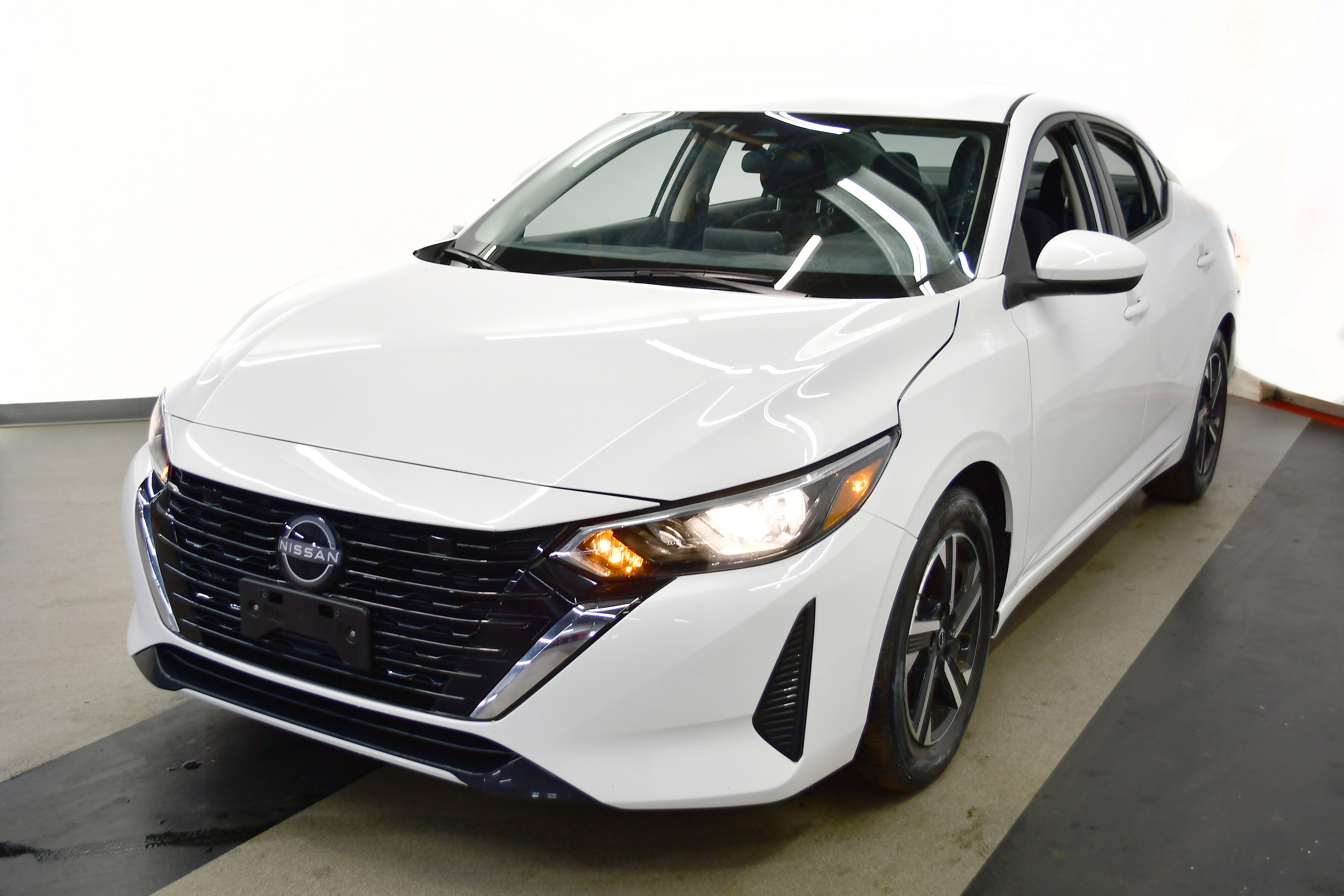 Used 2025 Nissan Sentra SV image 4