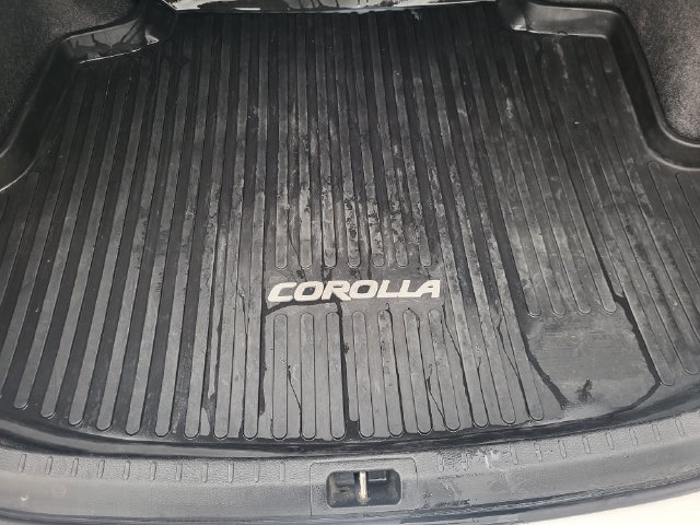 Used 2016 Toyota Corolla LE FWD image 28