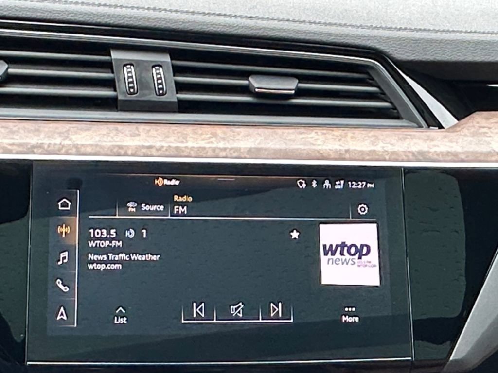 Used 2022 Audi e-tron Premium Plus w/ Premium Plus Package image 15