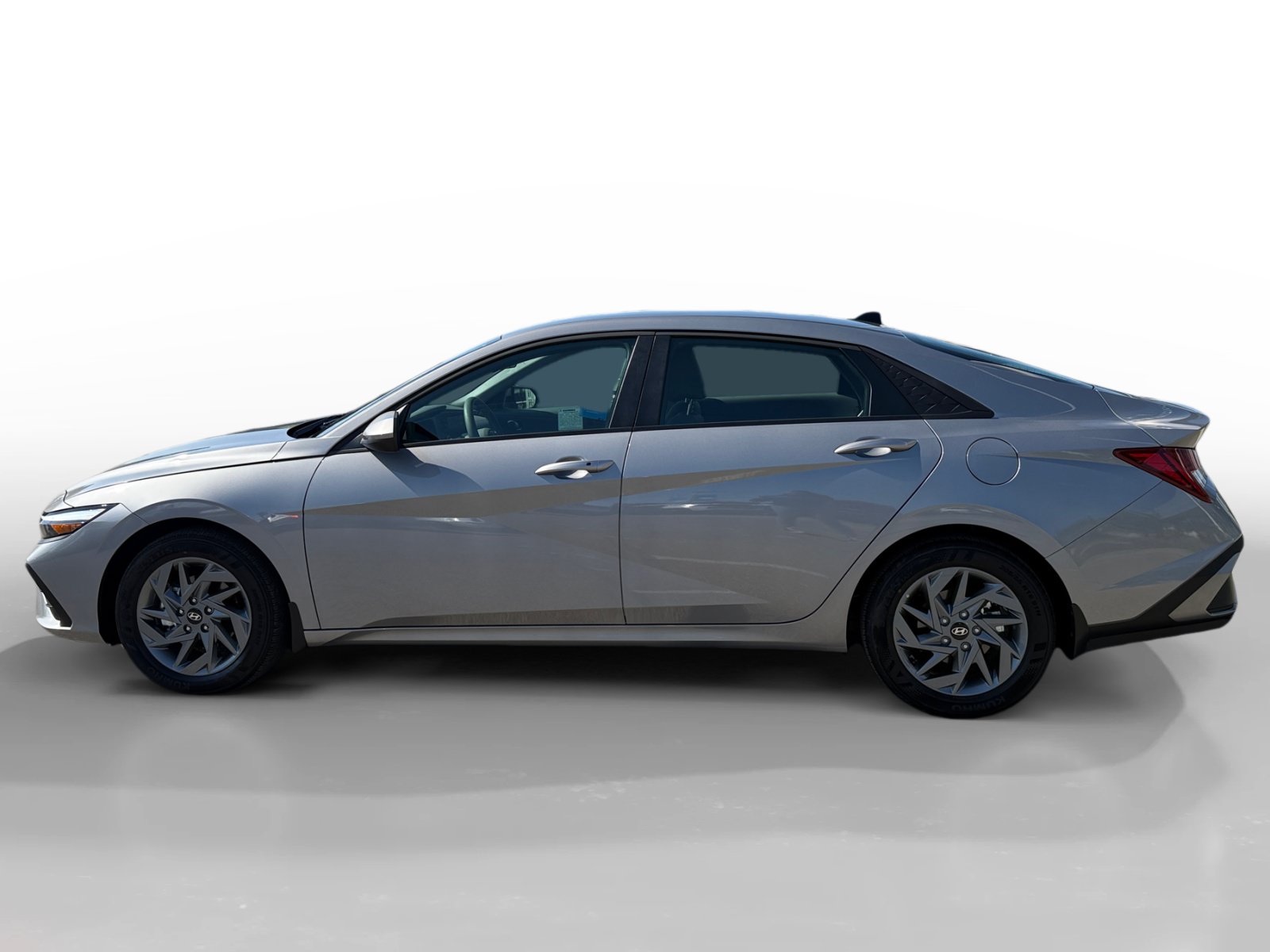 Certified 2026 Hyundai Elantra Hybrid FWD image 2