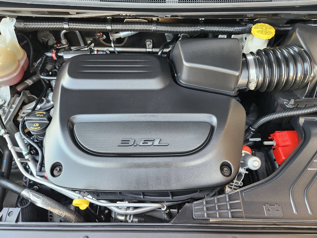 Used 2025 Chrysler Pacifica Limited FWD image 31
