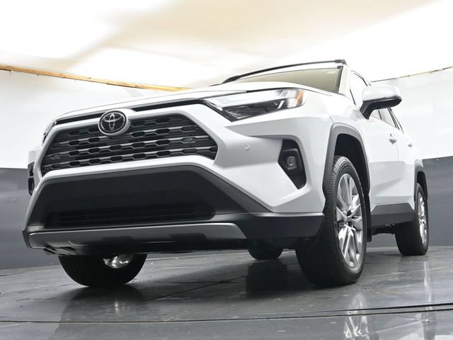 Used 2025 Toyota RAV4 Limited w/ Weather Package AWD/4WD image 29