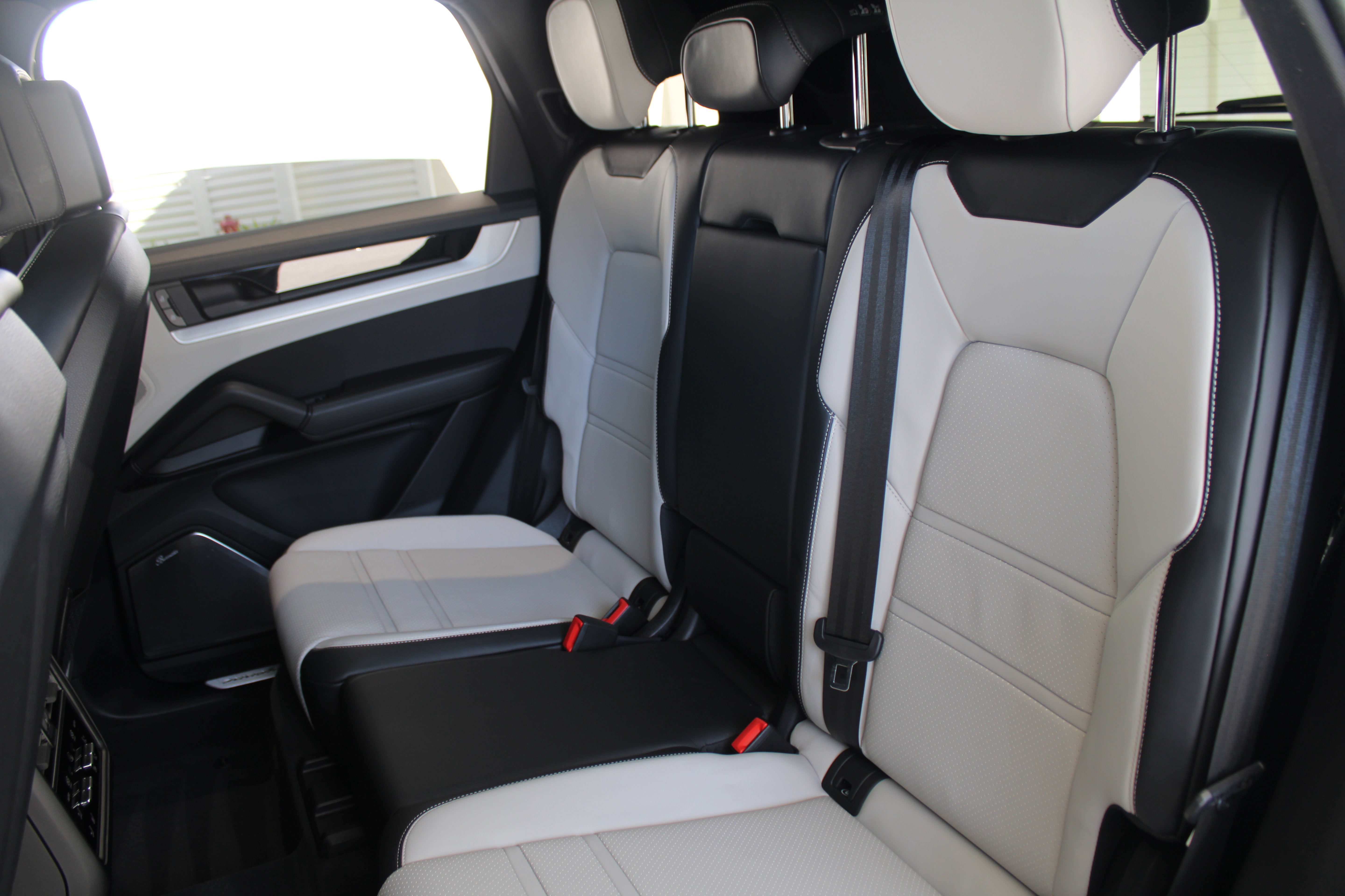 Certified 2025 Porsche Cayenne S AWD/4WD image 27