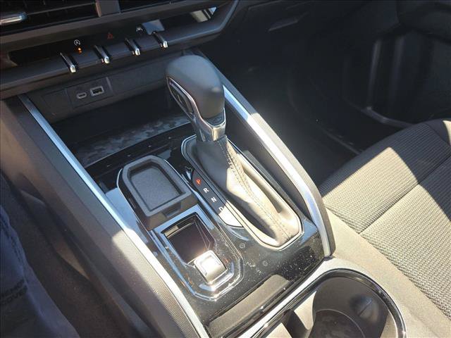 Used 2025 Chevrolet Colorado LT RWD image 12