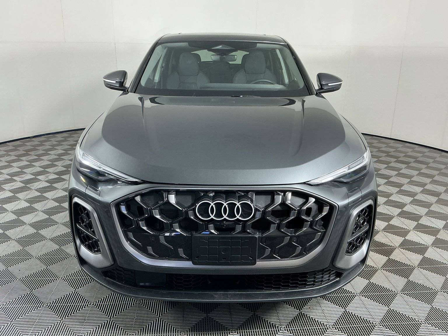 Used 2025 Audi Q5 Premium Plus w/ Premium Plus image 2
