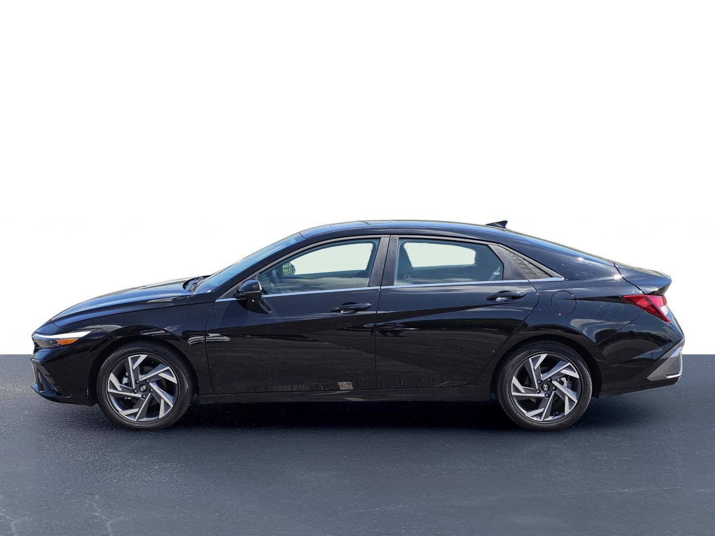 Used 2025 Hyundai Elantra Limited image 12