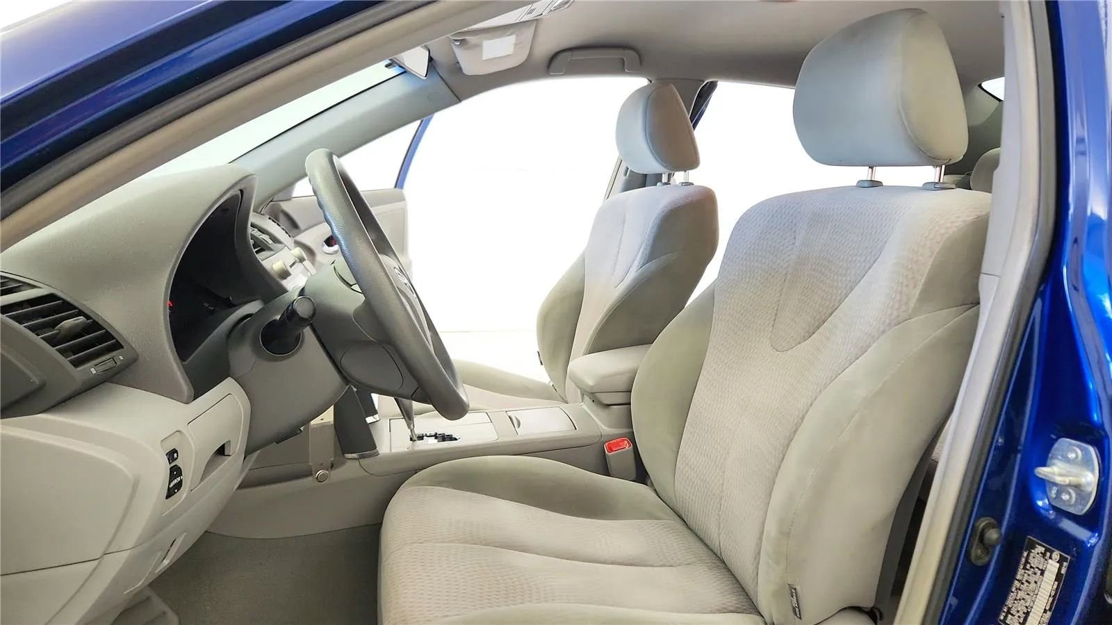 Used 2010 Toyota Camry SE FWD image 25
