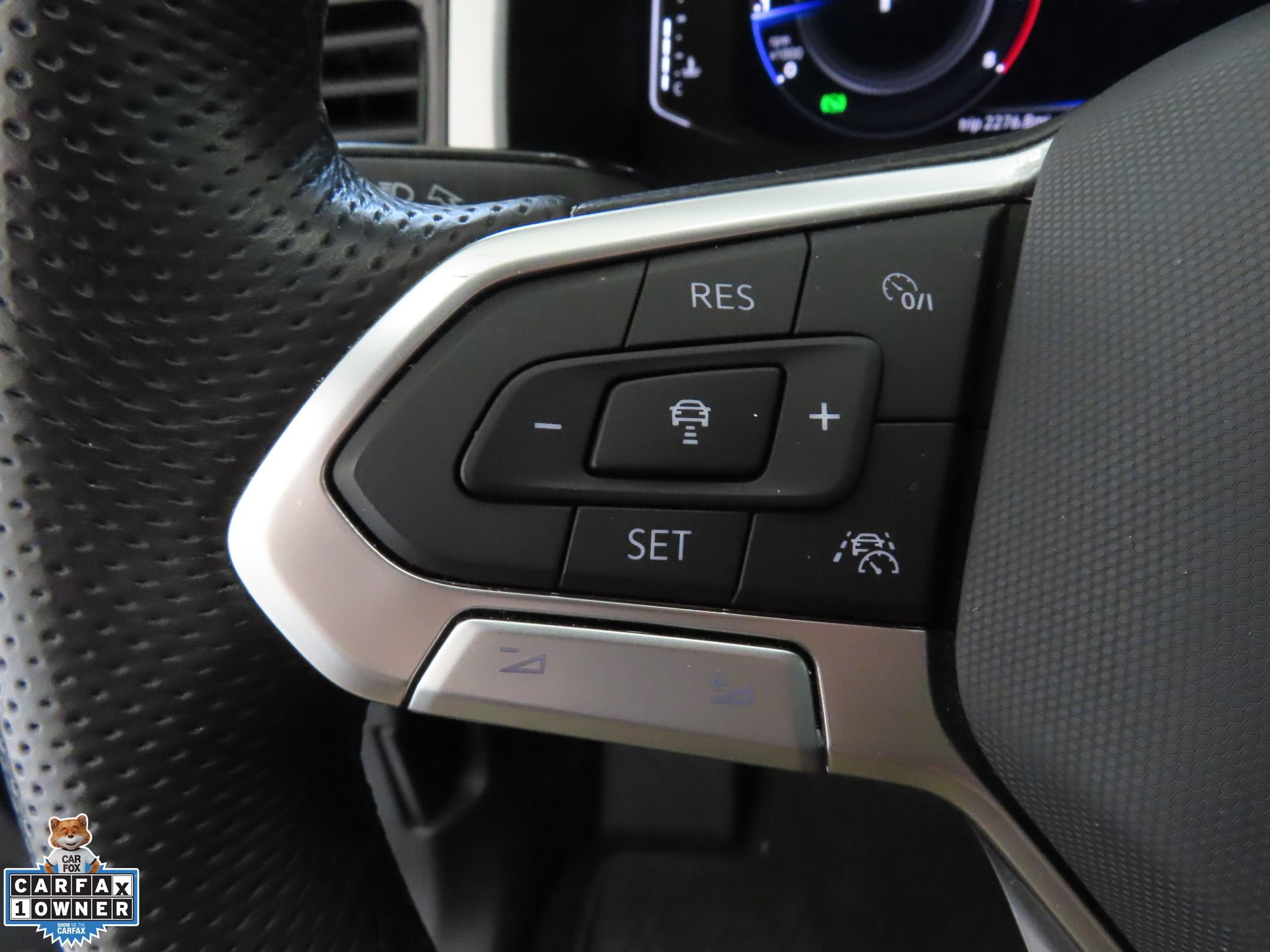 Used 2022 Volkswagen Atlas Cross Sport SEL R-Line AWD/4WD image 14