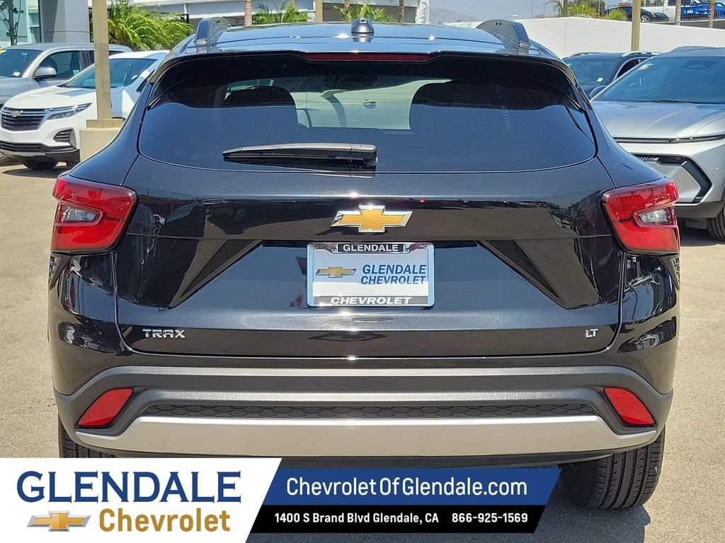 Certified 2025 Chevrolet Trax LT FWD image 12