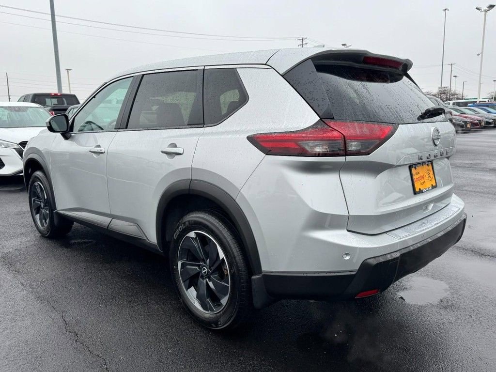 Used 2025 Nissan Rogue SV image 5