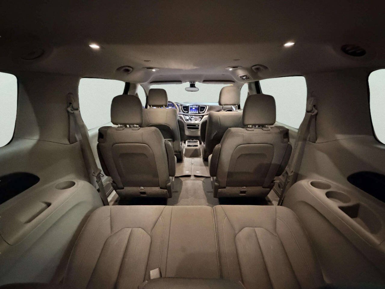 Used 2017 Chrysler Pacifica Touring FWD image 6