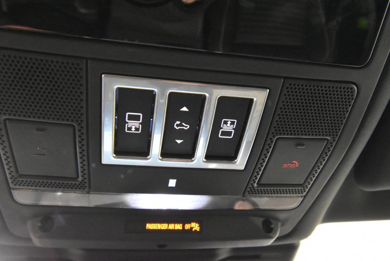 Used 2021 Land Rover Discovery S R-Dynamic image 26