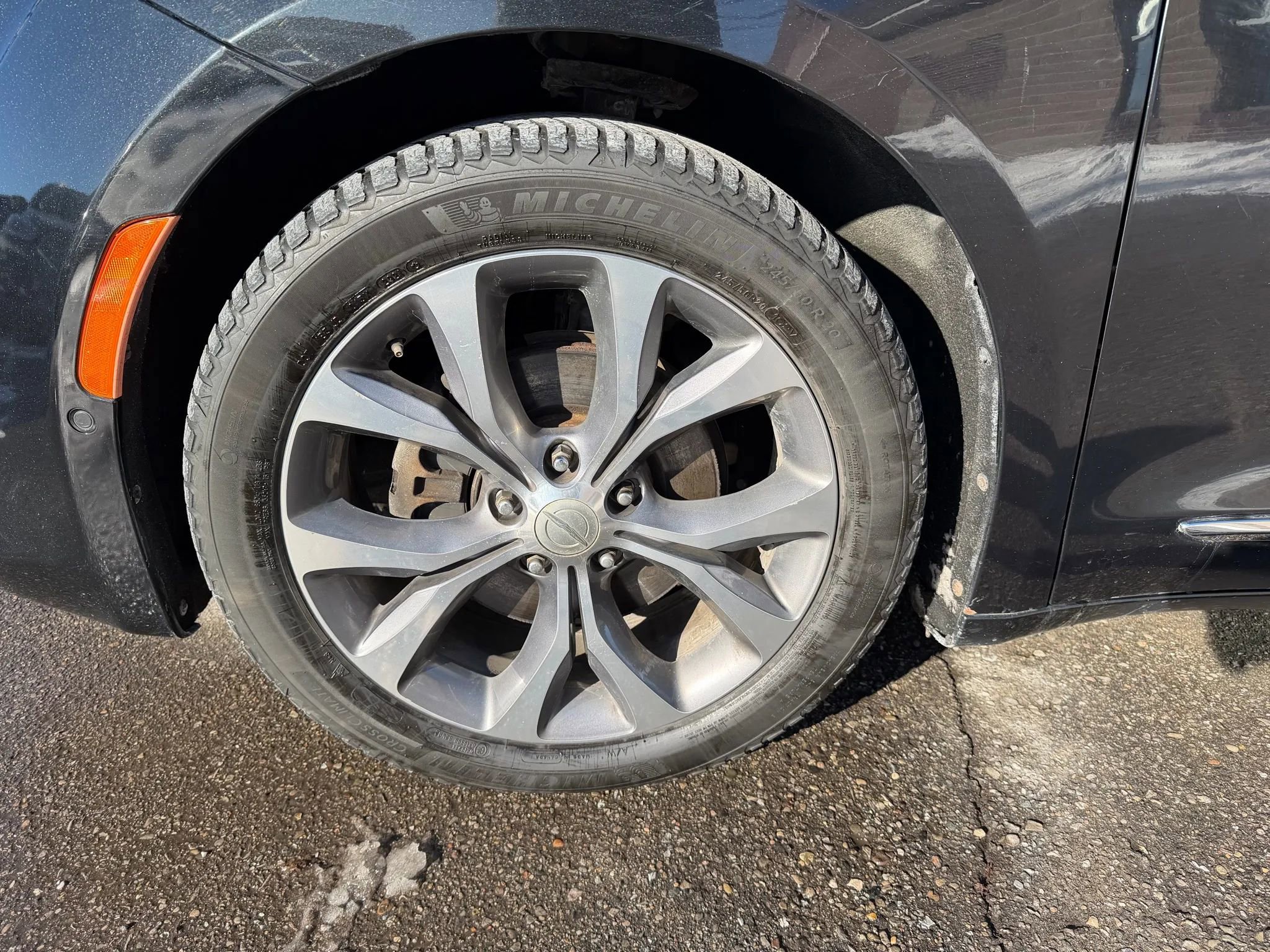Used 2018 Chrysler Pacifica Limited w/ Tire & Wheel Group FWD image 10