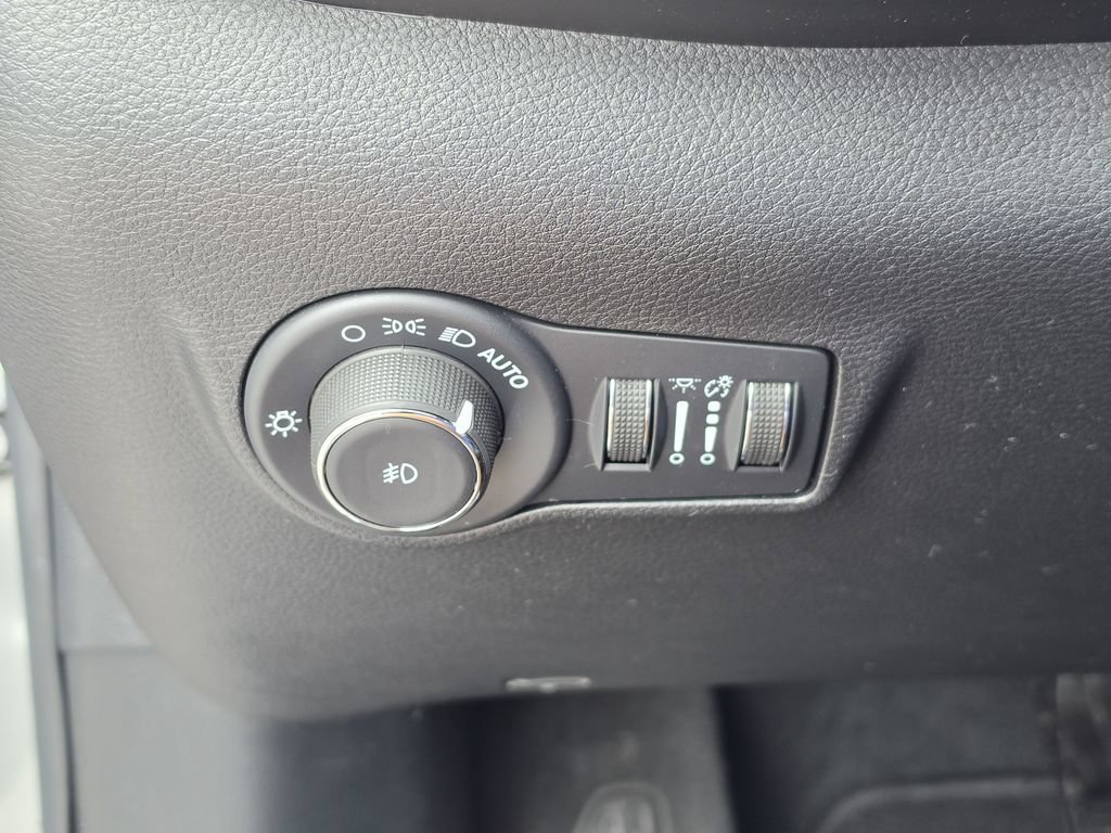 Used 2022 Jeep Compass Latitude FWD image 23