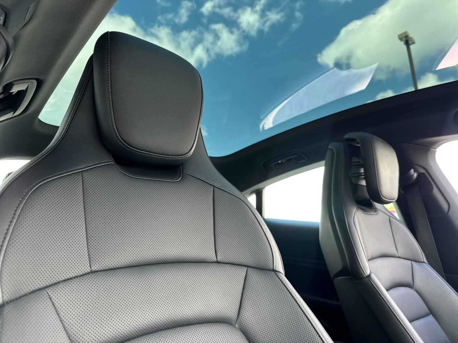 Used 2024 Porsche Taycan RWD image 16