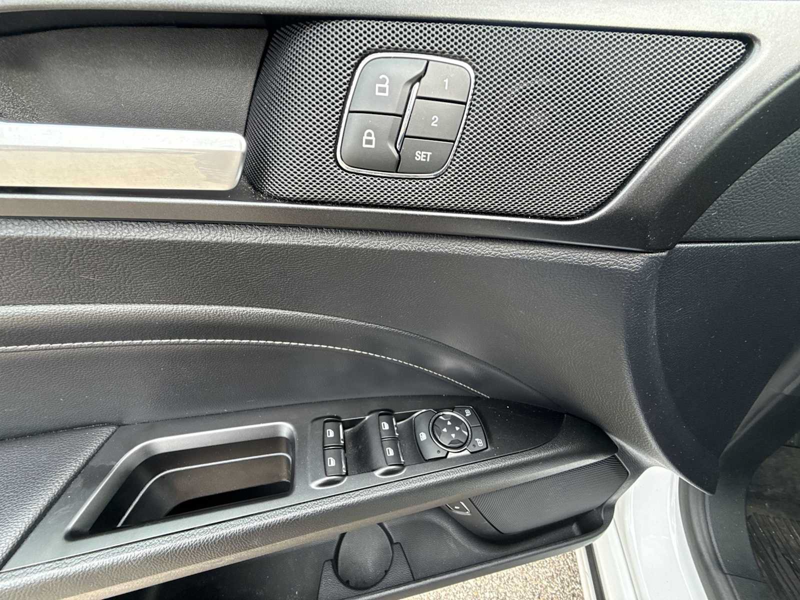 Used 2019 Ford Fusion Energi Titanium FWD image 22