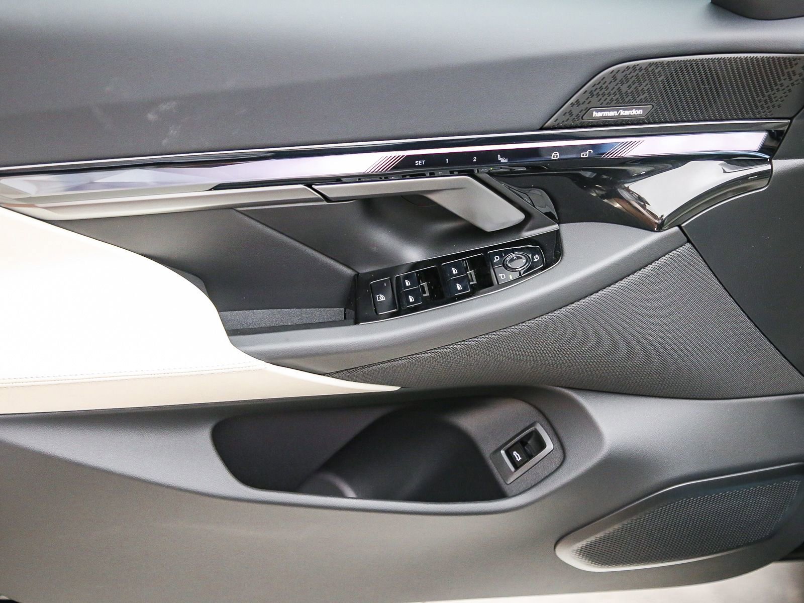New 2027 BMW 550e xDrive AWD/4WD image 25