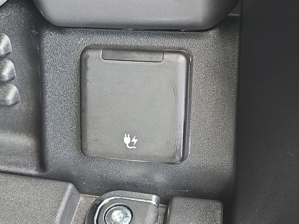 Used 2025 Land Rover Defender 110 Sedona Red Edition image 13