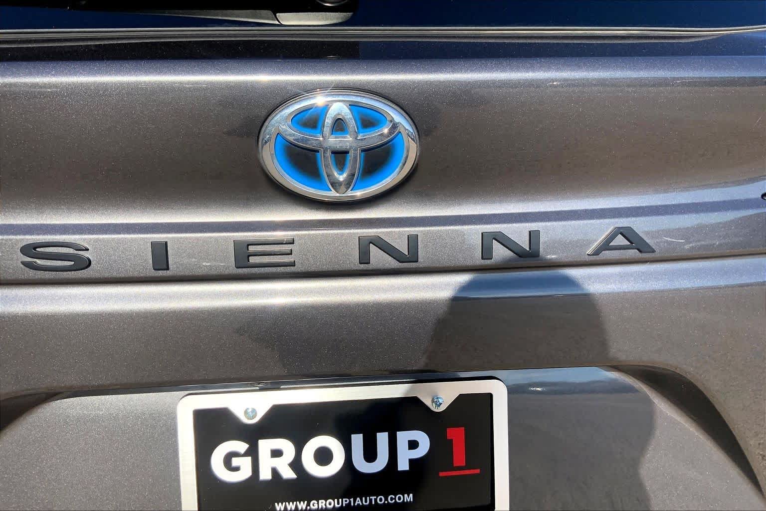 Used 2025 Toyota Sienna XLE FWD image 10