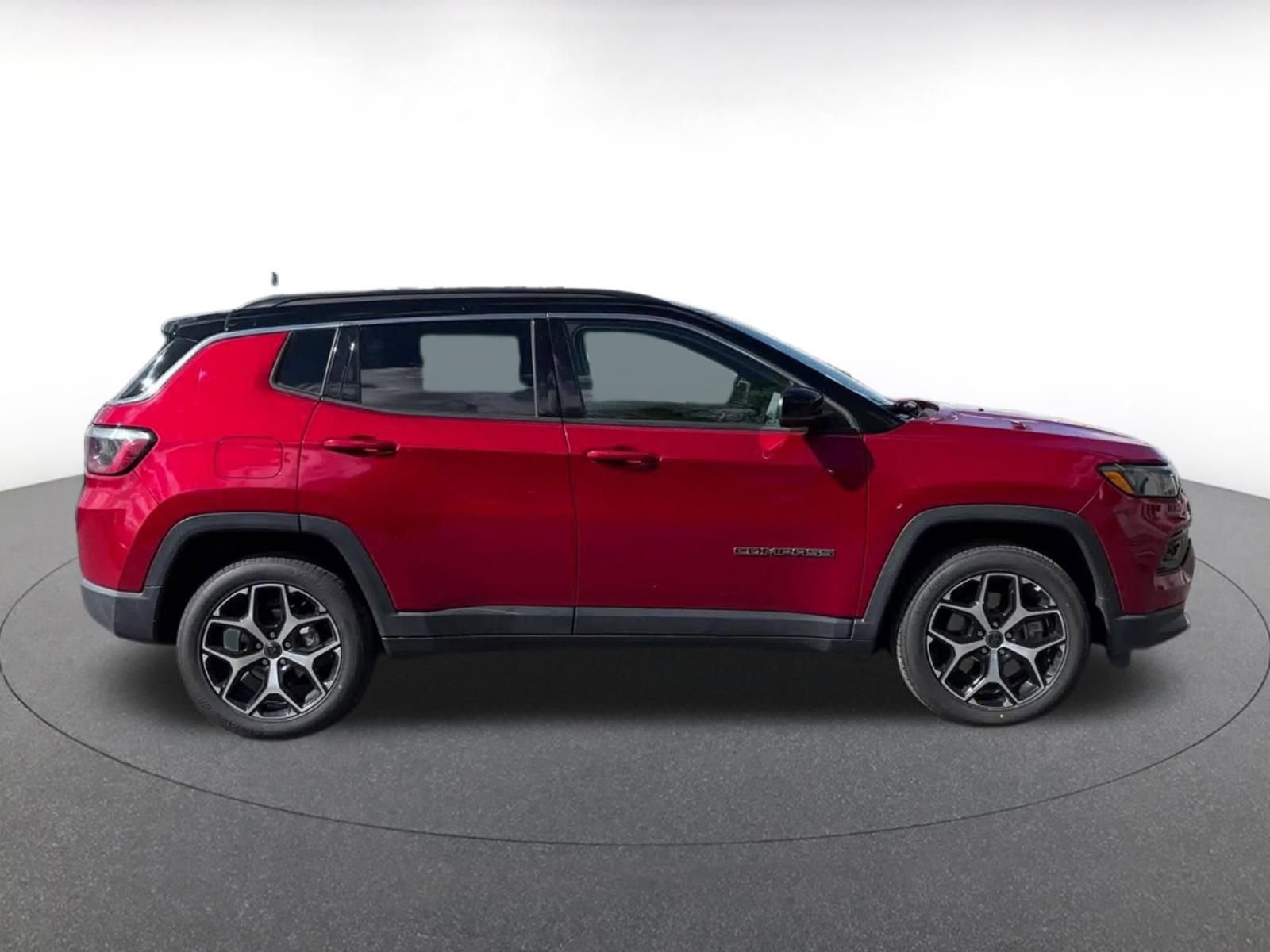 Used 2025 Jeep Compass Limited image 16