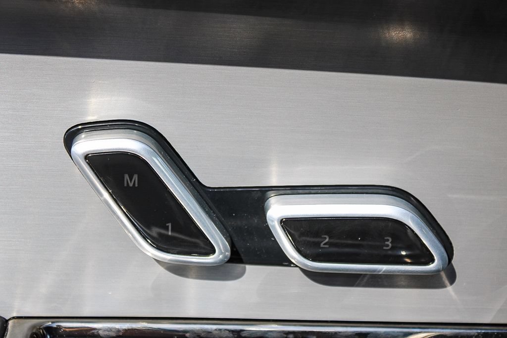 Used 2025 Land Rover Range Rover Sport SE AWD/4WD image 18