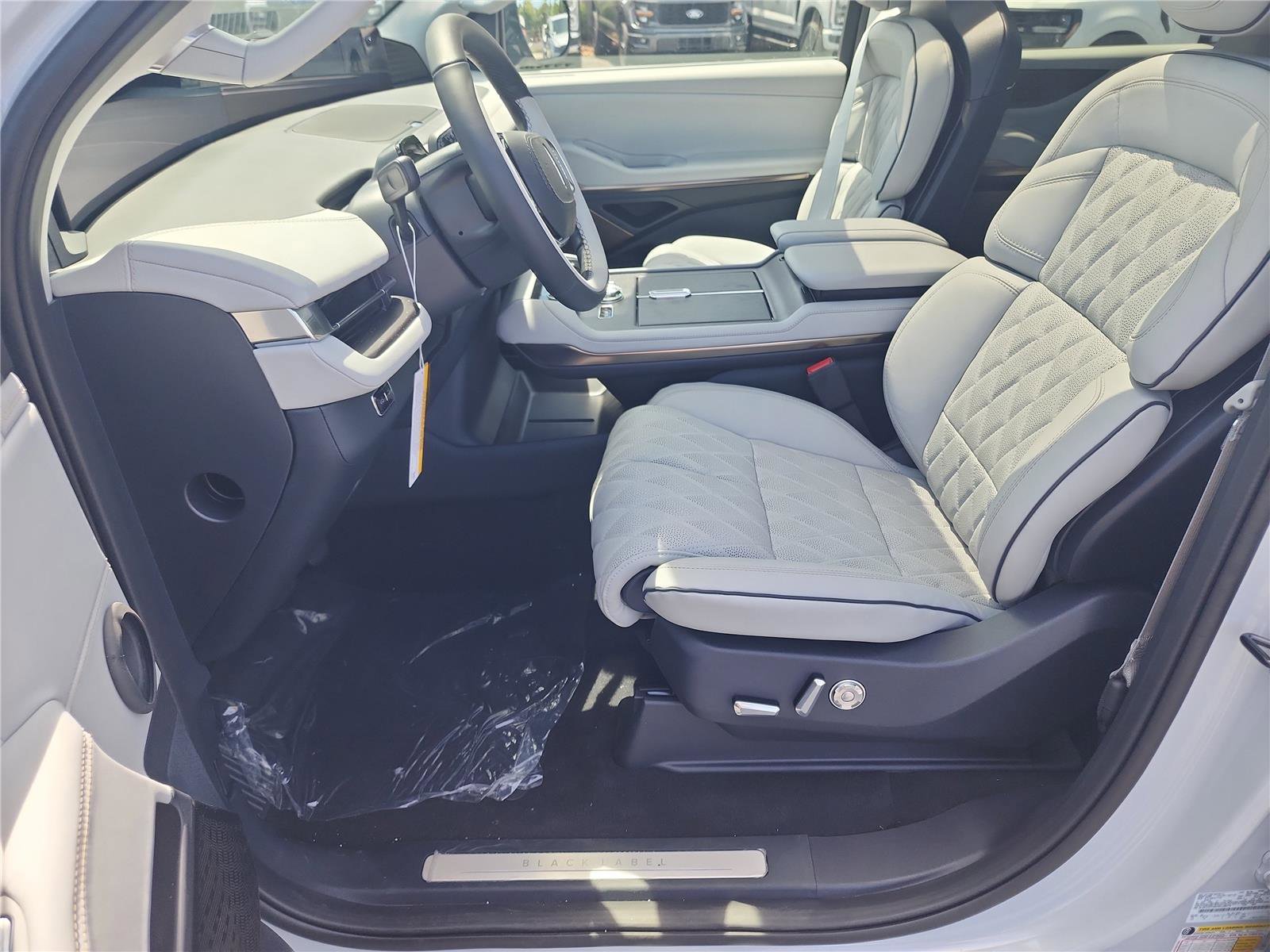 New 2026 Lincoln Navigator L Black Label AWD/4WD image 13