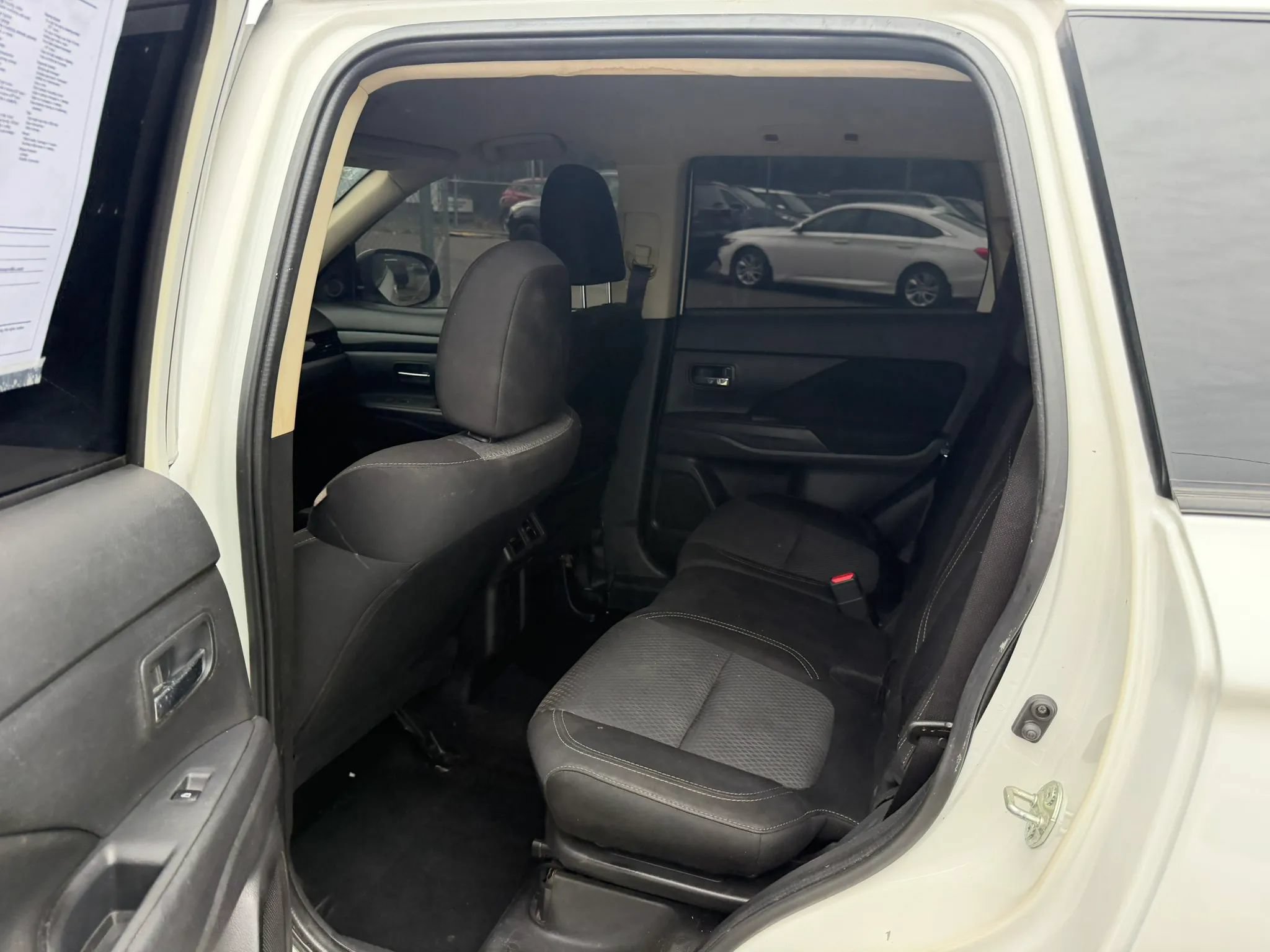 Used 2020 Mitsubishi Outlander ES FWD image 28