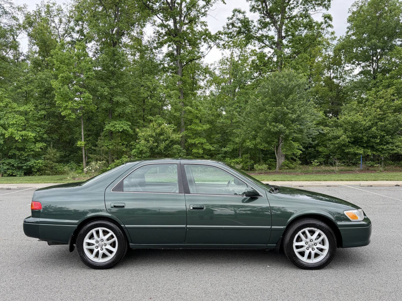 Used 2000 Toyota Camry XLE FWD image 7