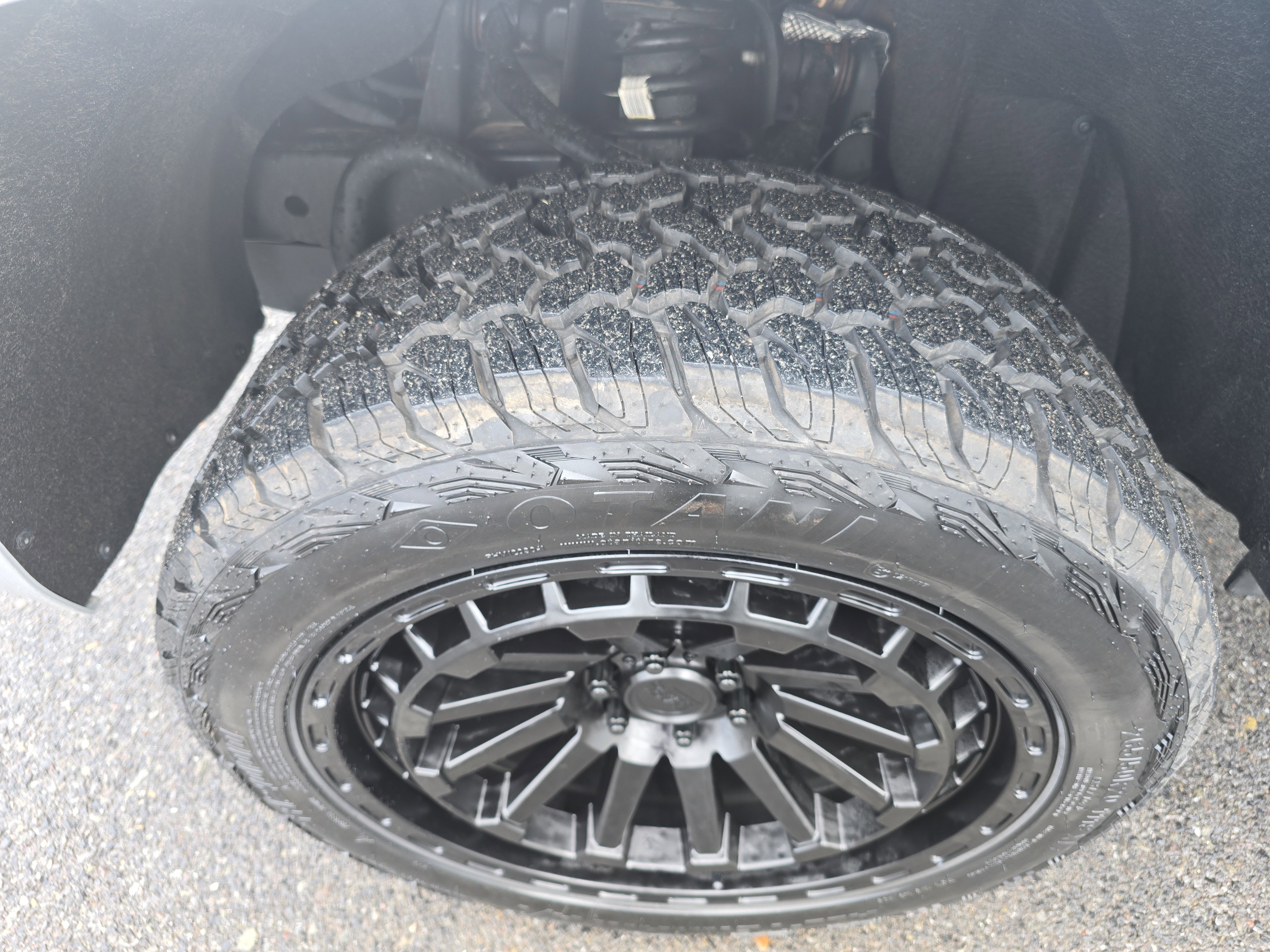 Used 2018 Chevrolet Colorado LT w/ Redline Special Edition AWD/4WD image 11