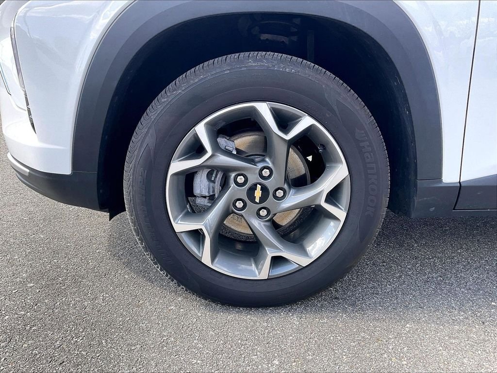 Used 2025 Chevrolet Trax LT w/ LT Convenience Package FWD image 7