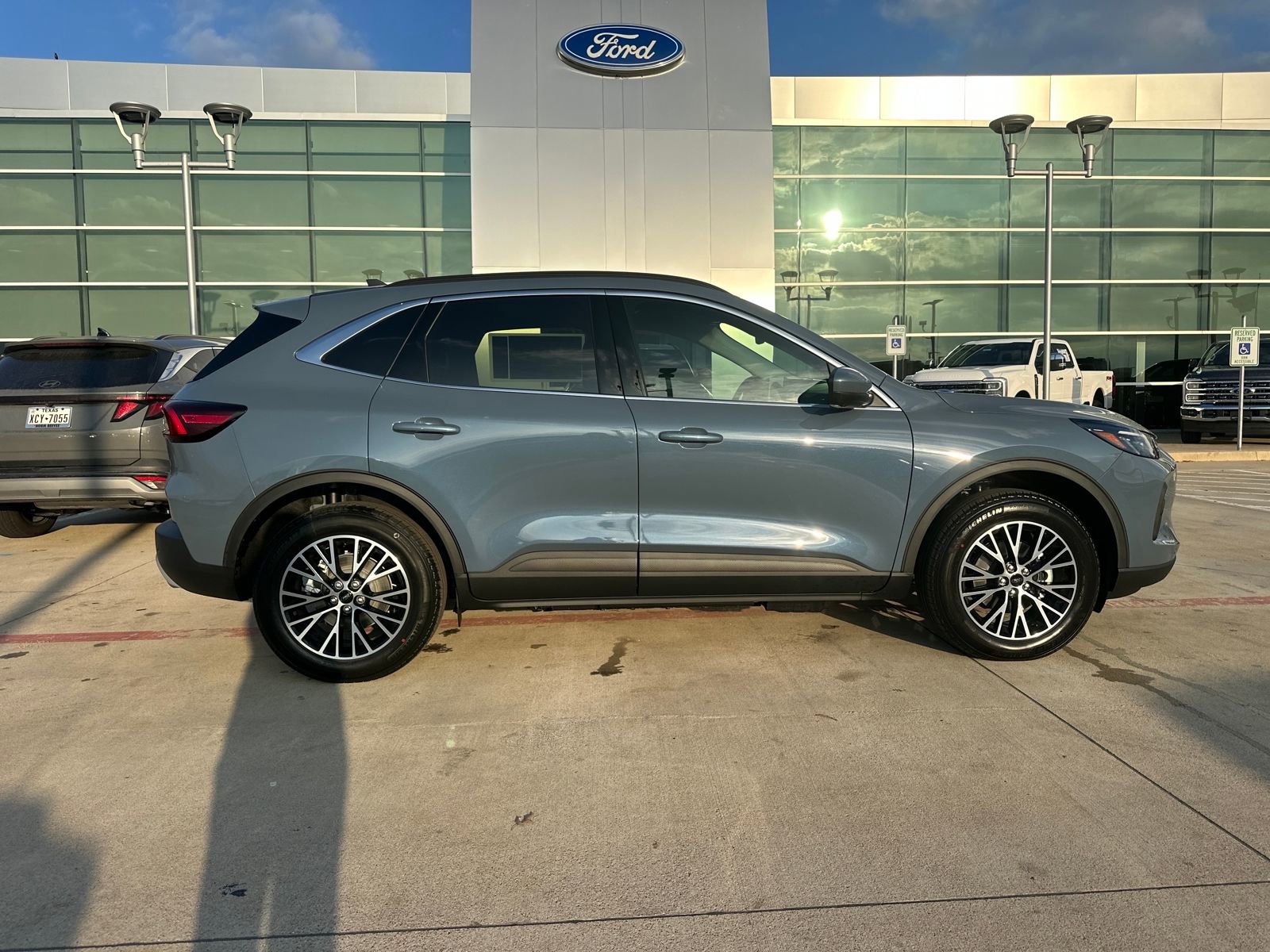 New 2026 Ford Escape SE w/ PHEV Premium Package image 6