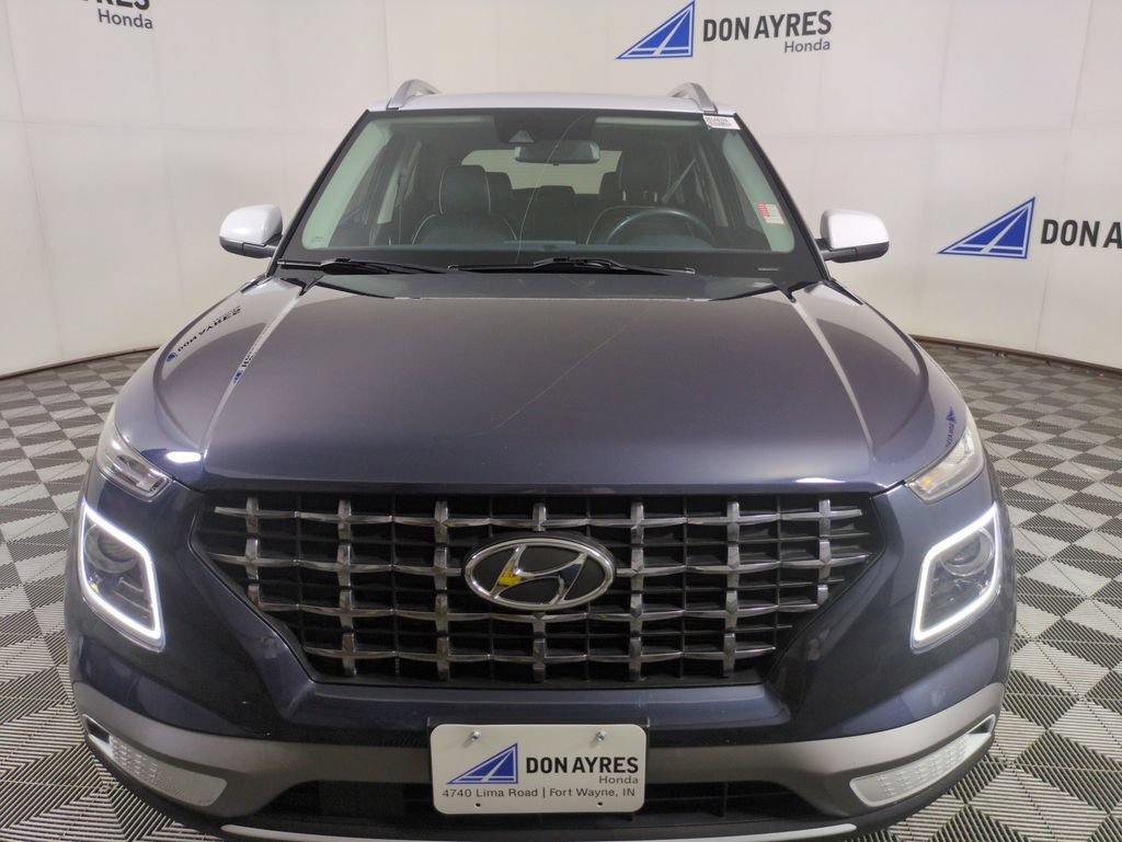 Used 2021 Hyundai Venue FWD image 11
