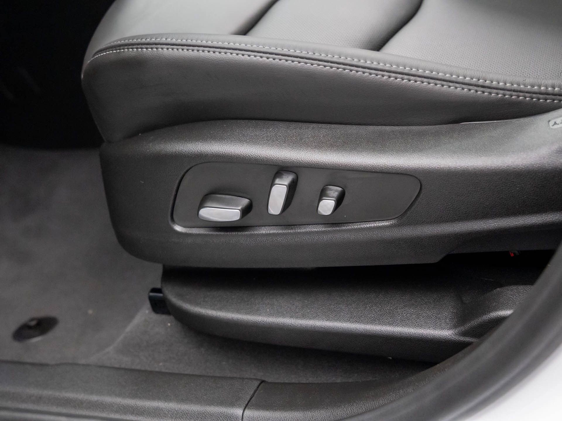 New 2025 Cadillac XT6 Premium Luxury image 17