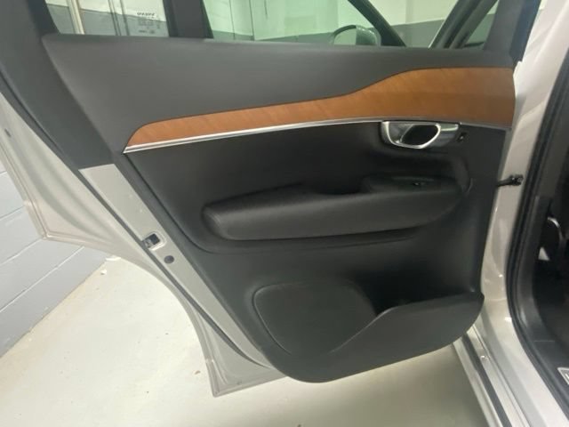 Used 2023 Volvo XC90 T8 Plus w/ Protection Package Premier AWD/4WD image 8