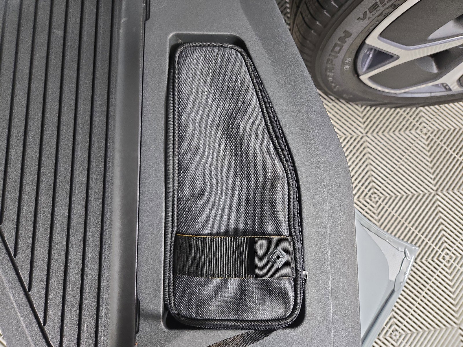 Used 2022 Rivian R1T Adventure image 32